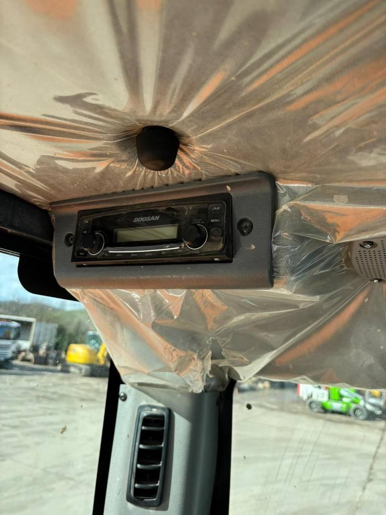 Doosan DX 85 R Midi excavators  7t - 12t